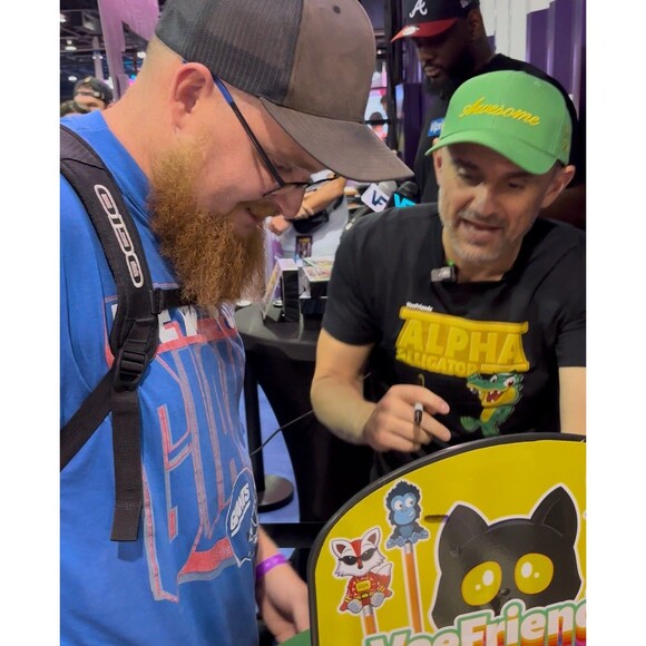 Gary Vaynerchuk Vee Signed 2019 Topps w/ Bryce Harper Auto With Photo Included - Picture 5 of 5